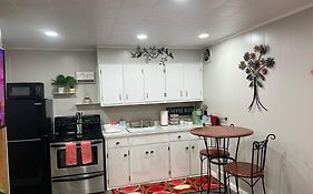 Cozy Buffalo Home-Sleeps 4